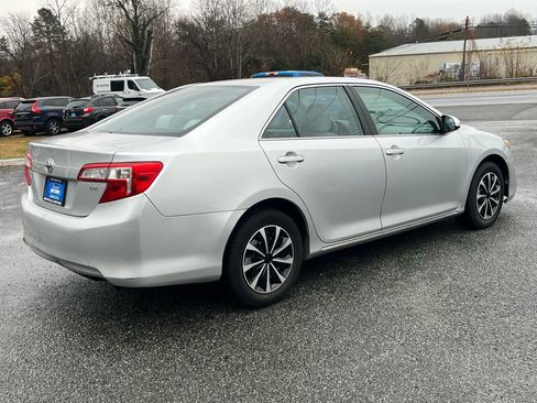 Used 2014 Toyota Camry LE image 5