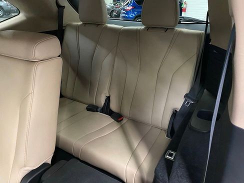 Used 2022 Acura MDX FWD w/ Technology Package image 18
