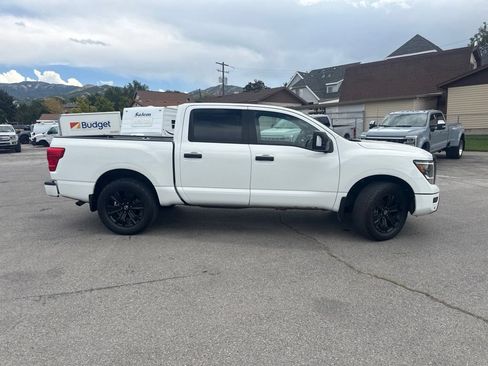 Used 2023 Nissan Titan SV w/ SV Convenience Package AWD/4WD image 4