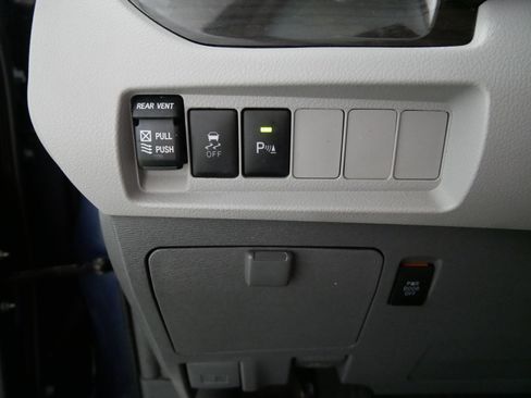 Used 2018 Toyota Sienna XLE w/ XLE Navigation Package image 26