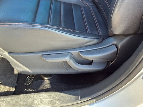 Used 2019 Nissan Kicks SR w/ SR Premium Package FWD image 14