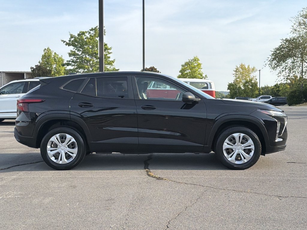 Used 2024 Chevrolet Trax LS FWD image 6