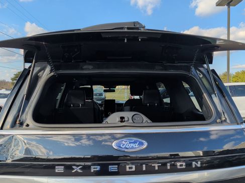 Used 2023 Ford Expedition Platinum AWD/4WD image 26