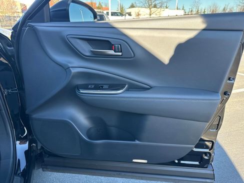 Used 2025 Toyota Crown Signia XLE image 16