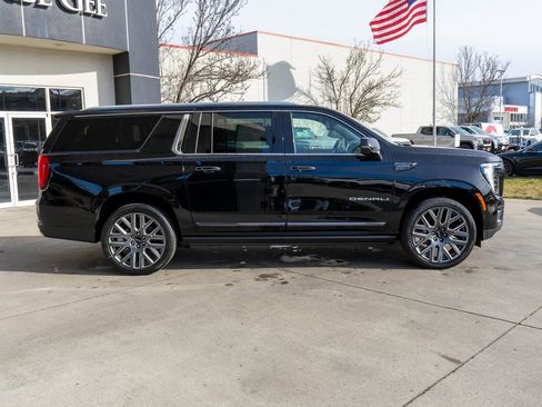 New 2026 GMC Yukon XL Denali Ultimate image 8
