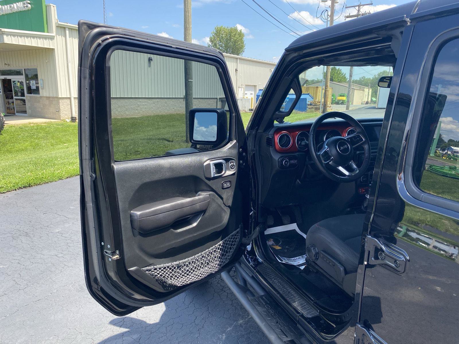Used 2019 Jeep Wrangler Unlimited Rubicon w/ Cold Weather Group AWD/4WD image 12