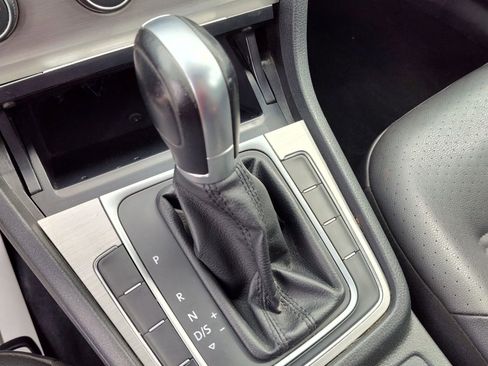 Used 2015 Volkswagen Golf S FWD image 17
