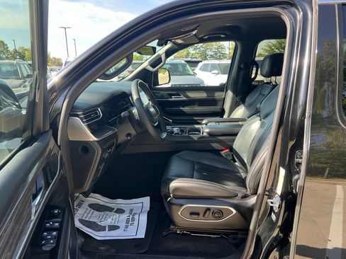 Used 2022 Jeep Wagoneer Series II RWD image 23