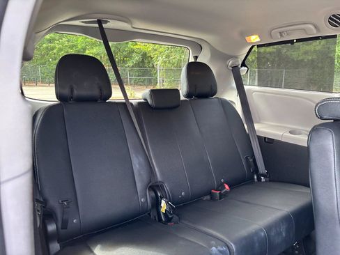 Used 2016 Toyota Sienna SE Premium FWD image 36