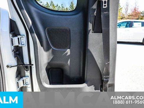 Certified 2025 Nissan Frontier SV image 52