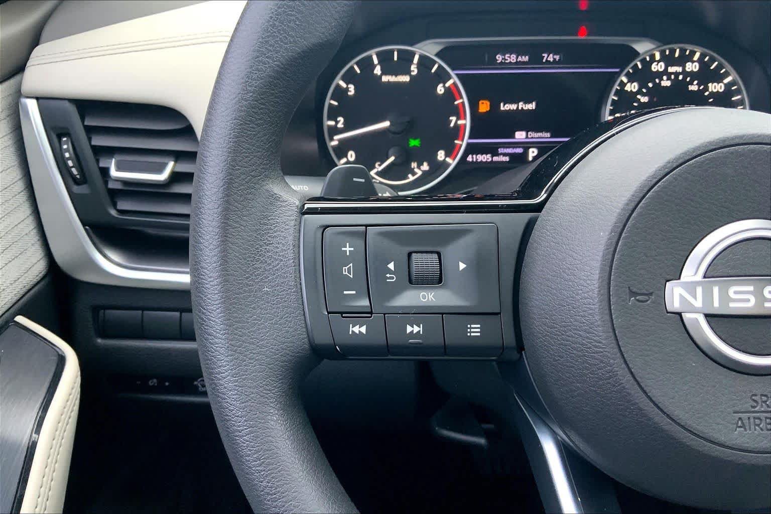 Used 2023 Nissan Rogue SV FWD image 23