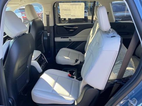 New 2026 Lincoln Aviator 2WD image 7