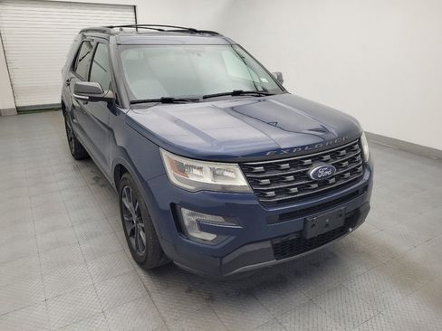 Used 2017 Ford Explorer XLT w/ Equipment Group 202A FWD image 13