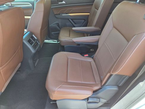 Used 2023 Volkswagen Atlas SEL AWD/4WD image 18