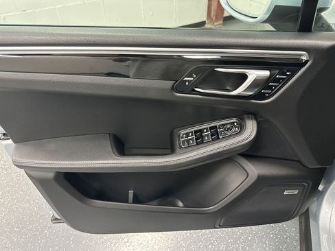 Used 2017 Porsche Macan S image 11