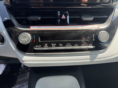 Used 2025 Toyota Corolla SE FWD image 29