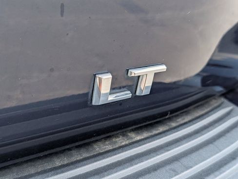Used 2022 Chevrolet Suburban LT AWD/4WD image 35