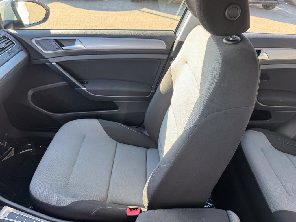 Used 2016 Volkswagen e-Golf SE w/ DC Fast Charging Package FWD image 18