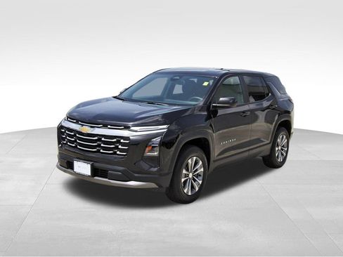 Used 2026 Chevrolet Equinox LT FWD image 2