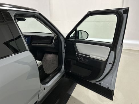 Used 2024 Rivian R1S Adventure AWD/4WD image 19