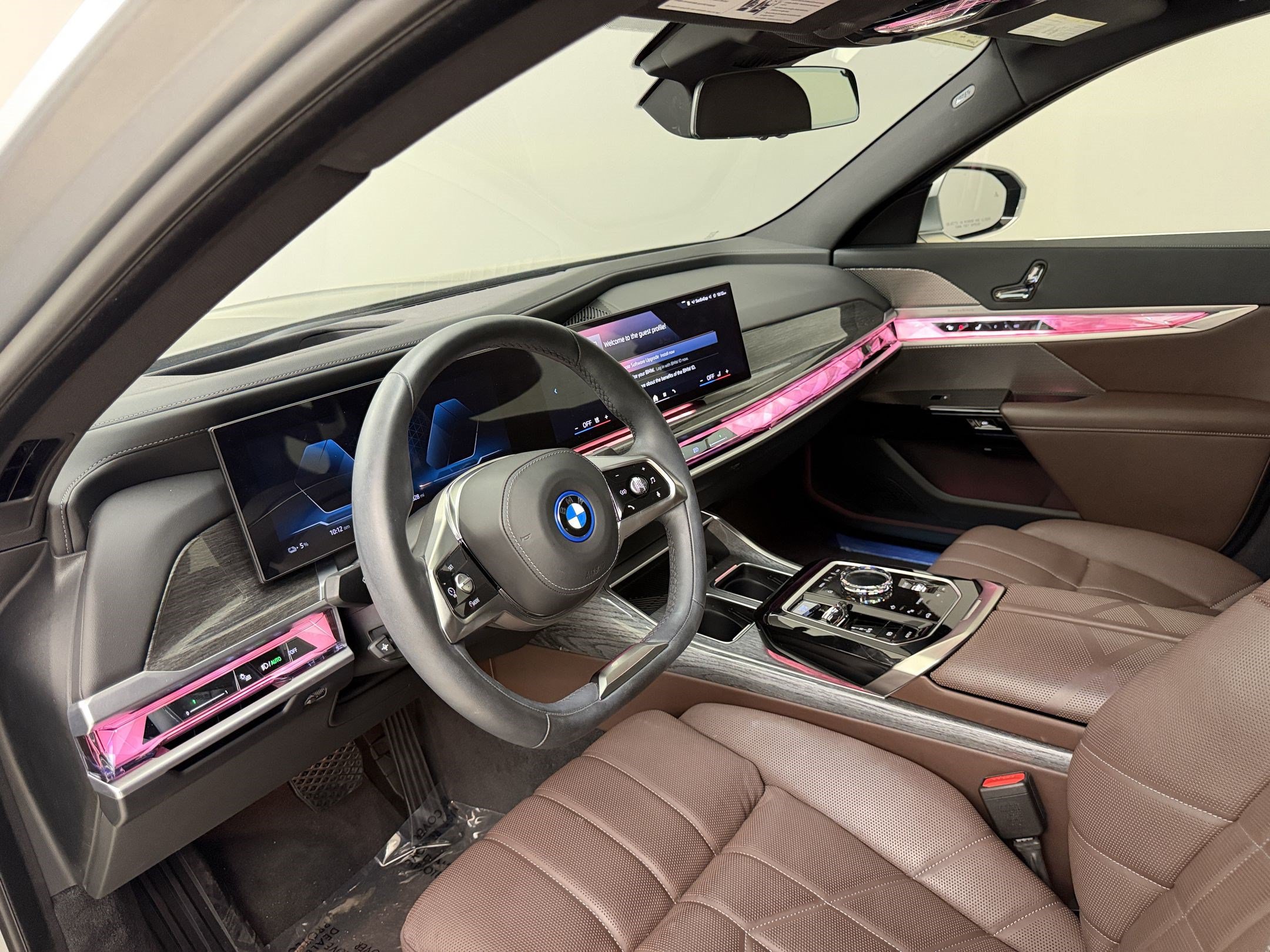 Certified 2023 BMW i7 xDrive60 AWD/4WD image 4