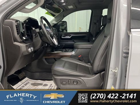 Used 2024 GMC Sierra 2500 SLT w/ SLT Premium Package image 9