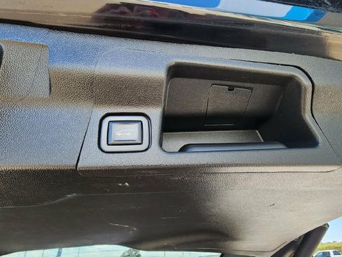 Used 2021 GMC Acadia SLE w/ Driver Convenience Package FWD image 29