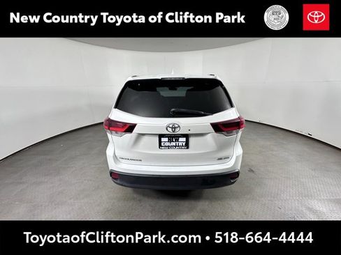 Used 2019 Toyota Highlander SE image 4