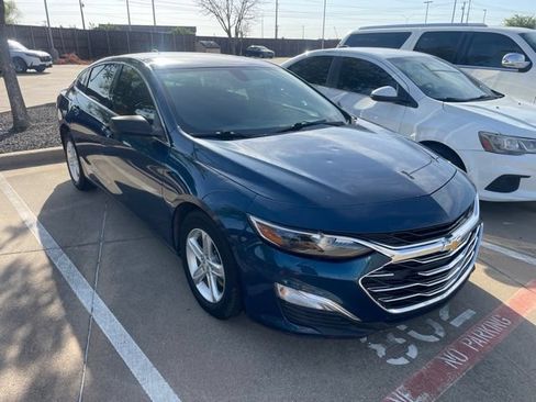 Used 2019 Chevrolet Malibu LS FWD image 2