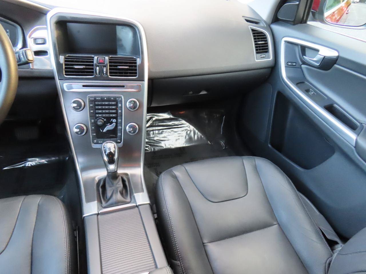 Used 2016 Volvo XC60 T6 w/ Proximity Package FWD image 15