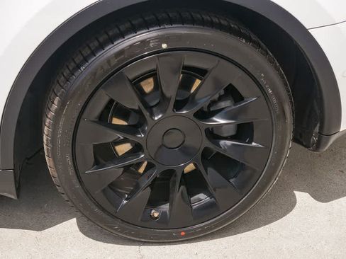 Used 2021 Tesla Model Y Long Range AWD/4WD image 6