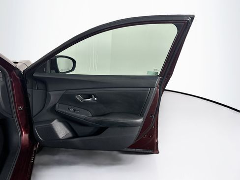 Used 2024 Nissan Sentra SV FWD image 30