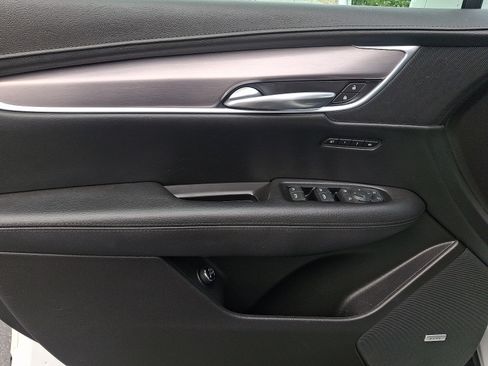 Used 2018 Cadillac XT5 Luxury w/ LPO, Black Ice Package AWD/4WD image 12