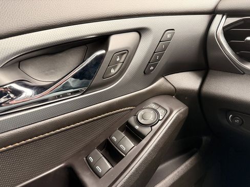 Used 2020 Chevrolet Traverse Premier w/ Redline Edition image 23