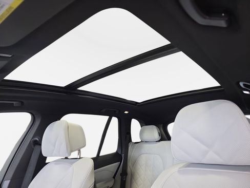 Used 2026 BMW X5 xDrive50e w/ Climate Comfort Package image 29