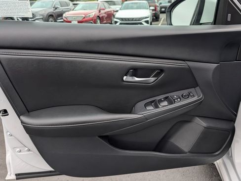 Used 2025 Nissan Sentra SV FWD image 15