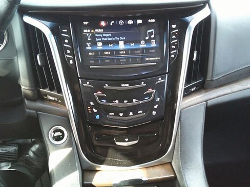 Used 2017 Cadillac Escalade ESV Luxury AWD/4WD image 15