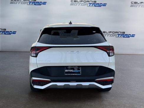 Used 2024 Kia Sportage LX image 6