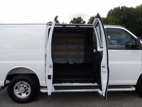 Used 2025 Chevrolet Express 2500 w/ Driver Convenience Package RWD image 25