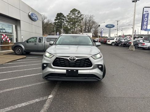 Used 2023 Toyota Highlander L image 2