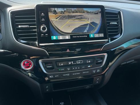 Certified 2025 Honda Ridgeline Black Edition image 17