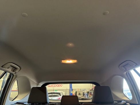 Used 2021 Toyota RAV4 LE AWD/4WD image 24