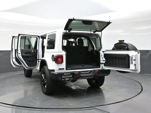 Used 2025 Jeep Wrangler Unlimited Sahara w/ Safety Group AWD/4WD image 42