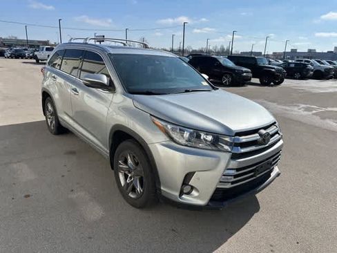 Used 2017 Toyota Highlander Limited Platinum image 25