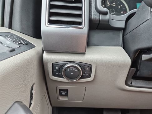 Used 2020 Ford F150 XLT RWD image 15