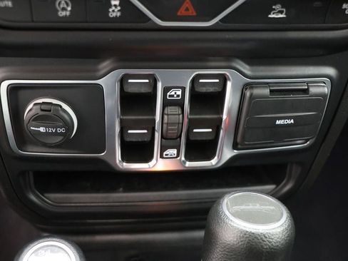 Used 2023 Jeep Gladiator Overland image 21