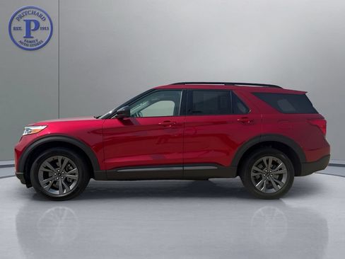Used 2023 Ford Explorer XLT w/ Equipment Group 202A AWD/4WD image 4