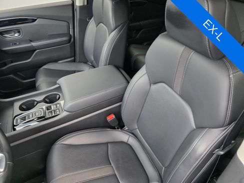 Used 2025 Honda Pilot EX-L image 11