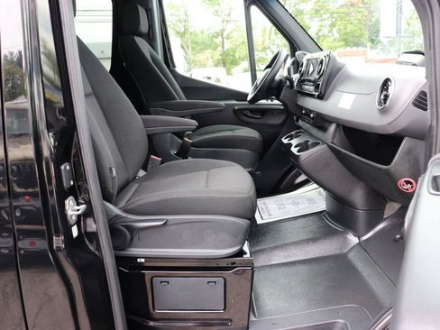 Used 2025 Mercedes-Benz Sprinter 2500 image 12