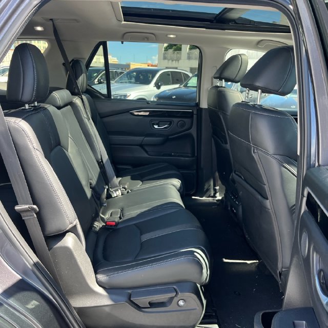 Used 2023 Honda Pilot Touring image 10